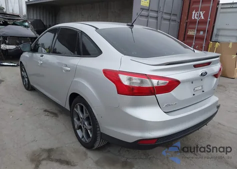 2014 Ford Focus Se z USA, uszkodzony, nr VIN 1FADP3F27EL337204